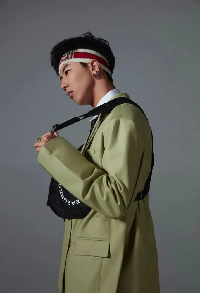 辛巴:《身份不详》每首歌都是一个故事,一个身份