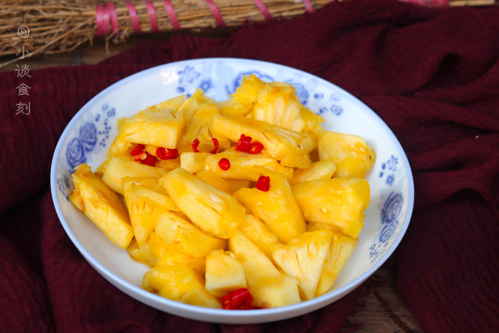 儿子迷上这样吃菠萝,两天不吃就馋,5元的成本,补充维c少生病