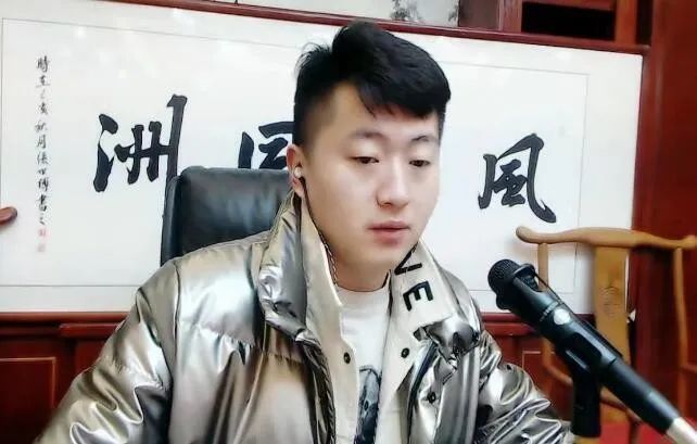 然后结婚生子,毕竟自己的年龄已经不小了,30多岁的人了也该找个老婆过