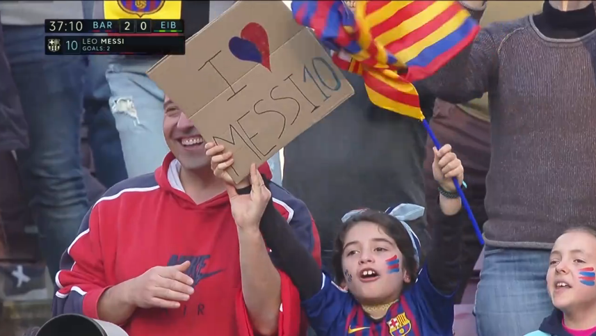 巴萨的第5球之前,梅西就在反击中直传布莱斯维特,可惜未能成功.