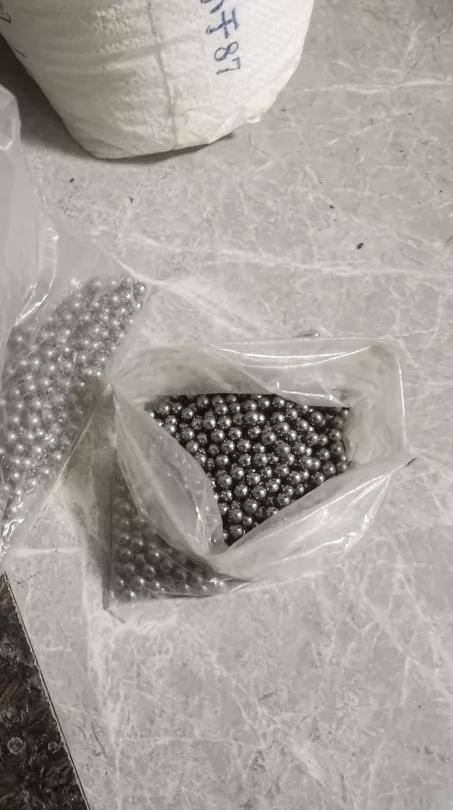 2019年12月期间,犯罪嫌疑人丁某为牟利,在网上购买滑膛弹弓,钢珠,头灯