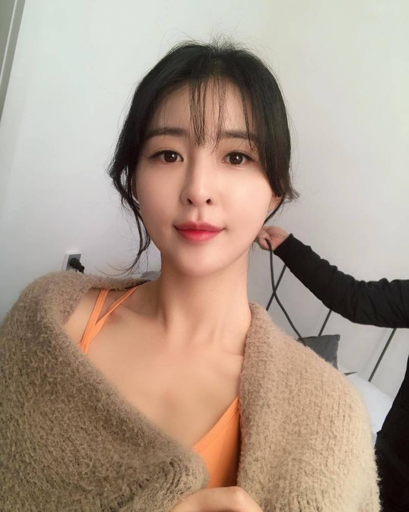 韩国女生,皮肤细腻身材好,每周运动少不了