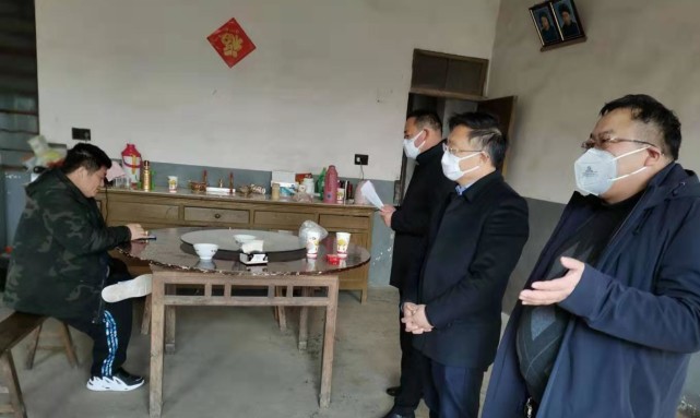 盐城大丰新丰镇:钱康镇长前往裕南村开展疫情防控督查