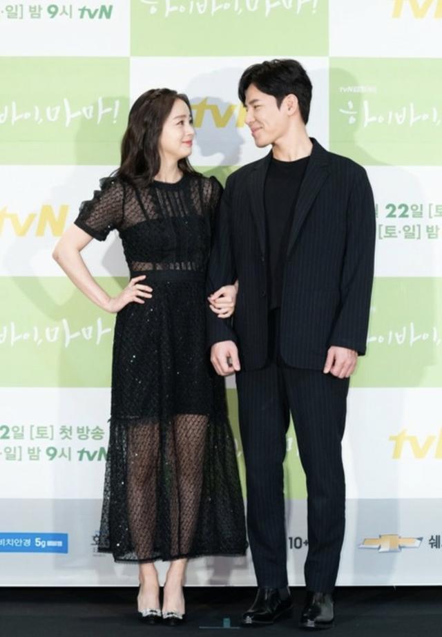 金泰熙产后新剧开播,宛如妙龄少女颜值高,男主李奎炯