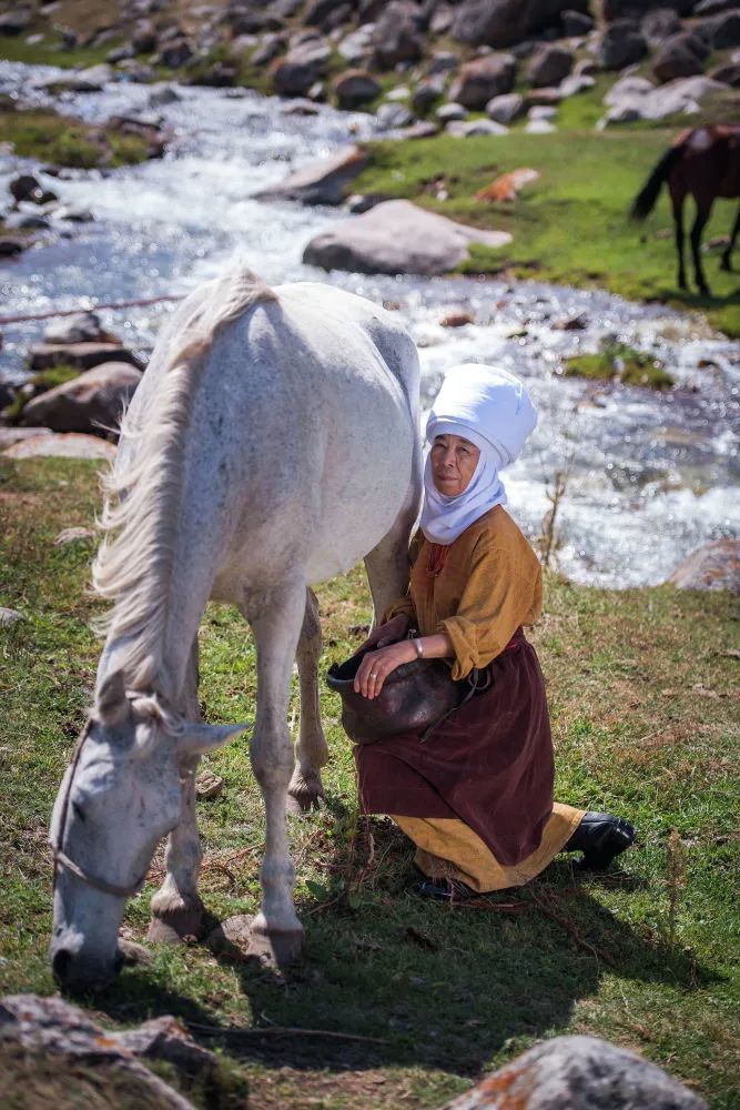 图集告诉你过去的吉尔吉斯斯坦美女长什么样