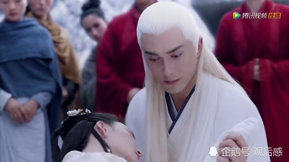 东华帝君抱着姬蘅