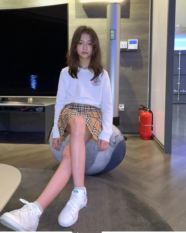 天生混血超模脸11岁已是时尚圈老人ellagross骗你生女儿了