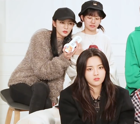 杨超越孟美岐同框,关掉"瘦脸"对比明显,还是脸小的耐看