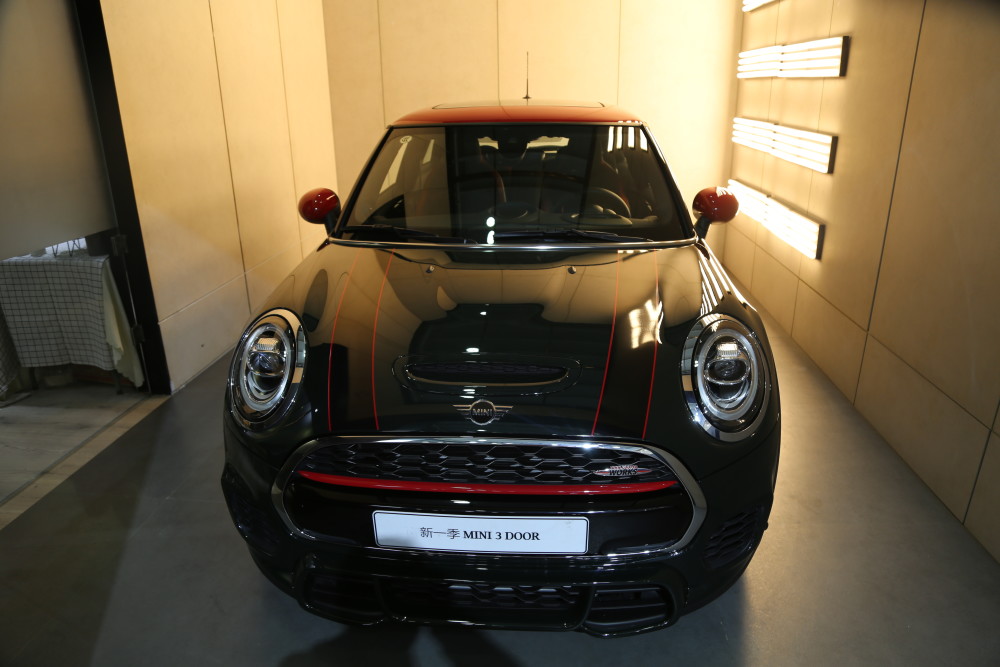 实拍宝马mini 3 door,感受卡丁车般的驾驶乐趣!