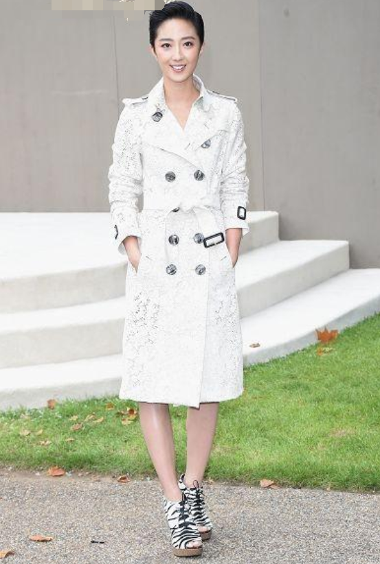 桂纶镁终于放飞一回,一袭连体裤美出新高度,胸以下全是腿