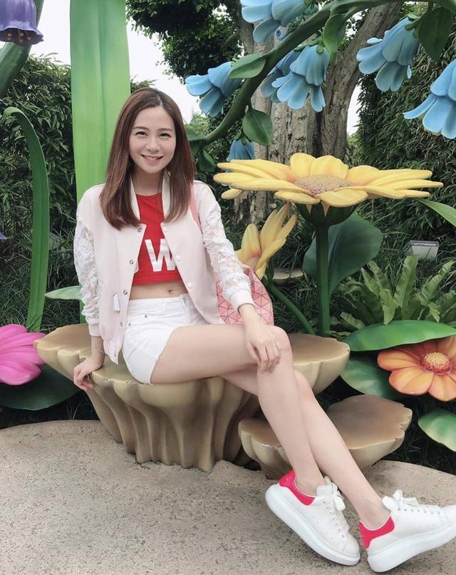 梁茵现在的事业发展也颇为顺利,不仅在《爱回家》中担任常驻角色,更有