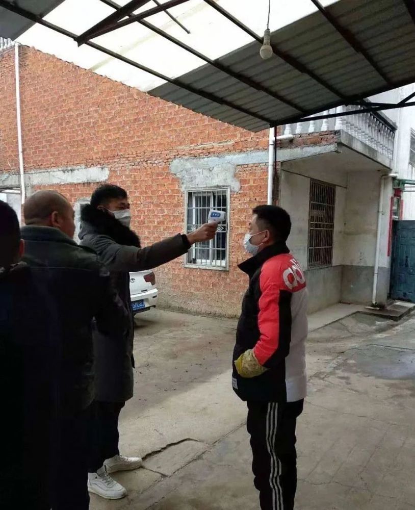 黄陂区天河街陈叶村支书张锐28天守护1200人