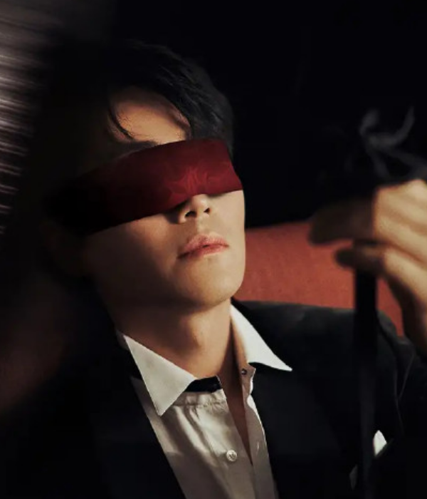 同为男星"蒙眼"造型:躲过了易烊千玺,逃过了王俊凯,却被王一博迷住!