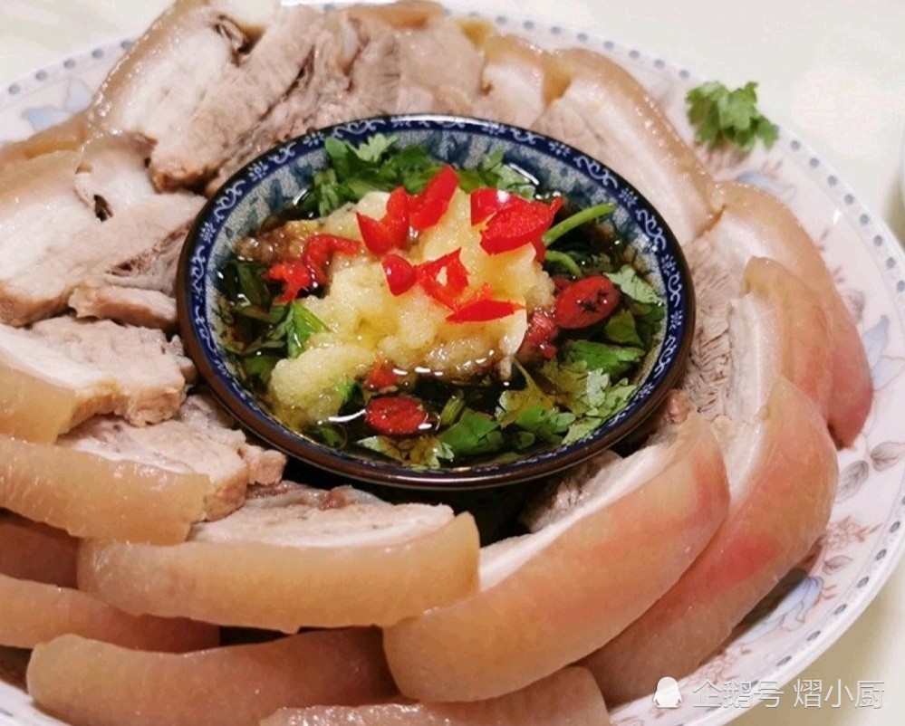 做了一道白煮肉,不加任何辅助食材,味道清淡还好吃