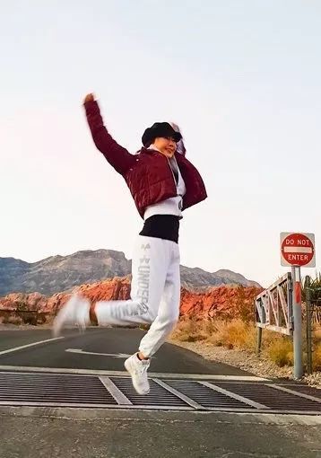 60岁健身,62岁成"健美女王",64岁携儿子登杂志封面