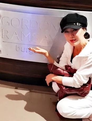 60多岁健身能达到这样的成果就够一辈子"吹嘘"的了,但是jang reao并不