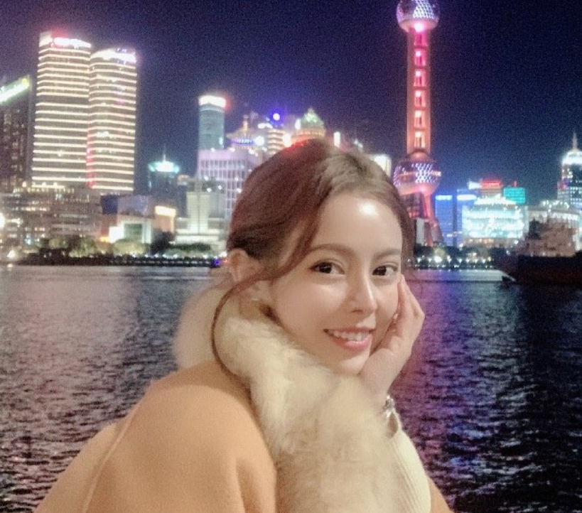 还记得《长江七号》里的"蛋挞头"吗?小时候女扮男装,如今颜值不输徐娇
