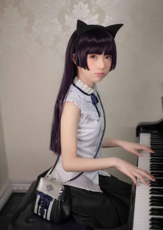 15岁初中生cos五更琉璃,"漫画腿"让人心动,网友:真的突破了次元壁