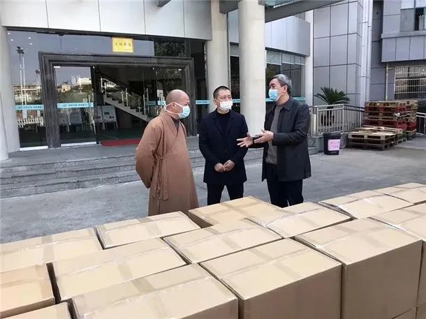 扬州广济寺扬州戚墅寺积极为抗疫工作人员捐赠物资