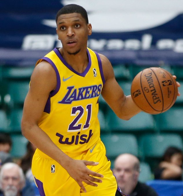 一人是圣克鲁兹勇士队(勇士下属球队)的胡安-托斯卡诺-安德森,另一位