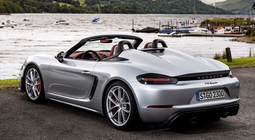 保时捷最便宜的718,敞篷跑车,开着去兜风,回头率高,值得去买