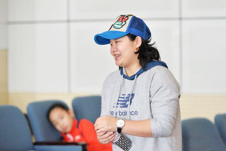 但是,程菲在2012年受伤,严重的伤病让她不得不选择退役,而当时她仅仅