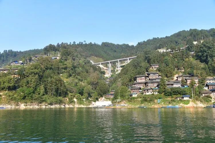 经剑河县柳川镇,南哨镇和榕江县朗洞镇,寨蒿镇,忠诚镇,古州镇,止于