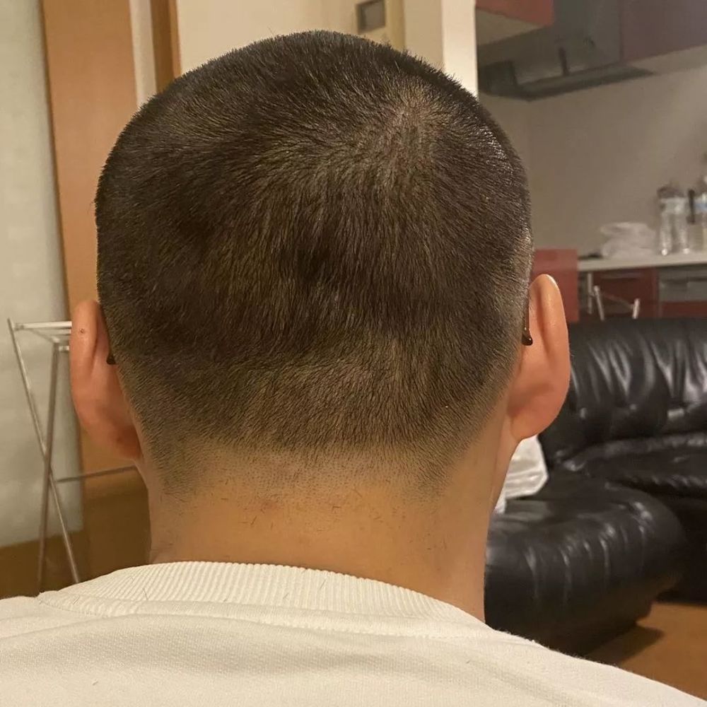 没有设计和审美可言,走出理发店的当下就哭了,气不过的我随手就给了