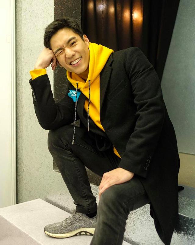 说起《爱回家之开心速递》这部tvb热播处境剧中的大学校草朱凌凌,角色