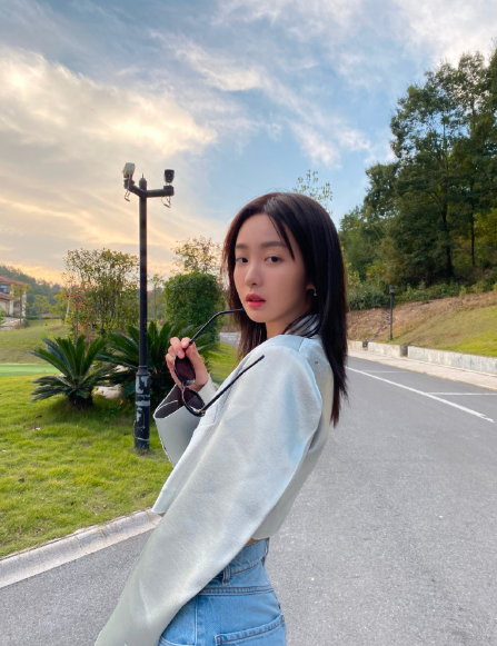 新晋小花赵尧珂甜美出镜,不仅大长腿太吸睛,还有高