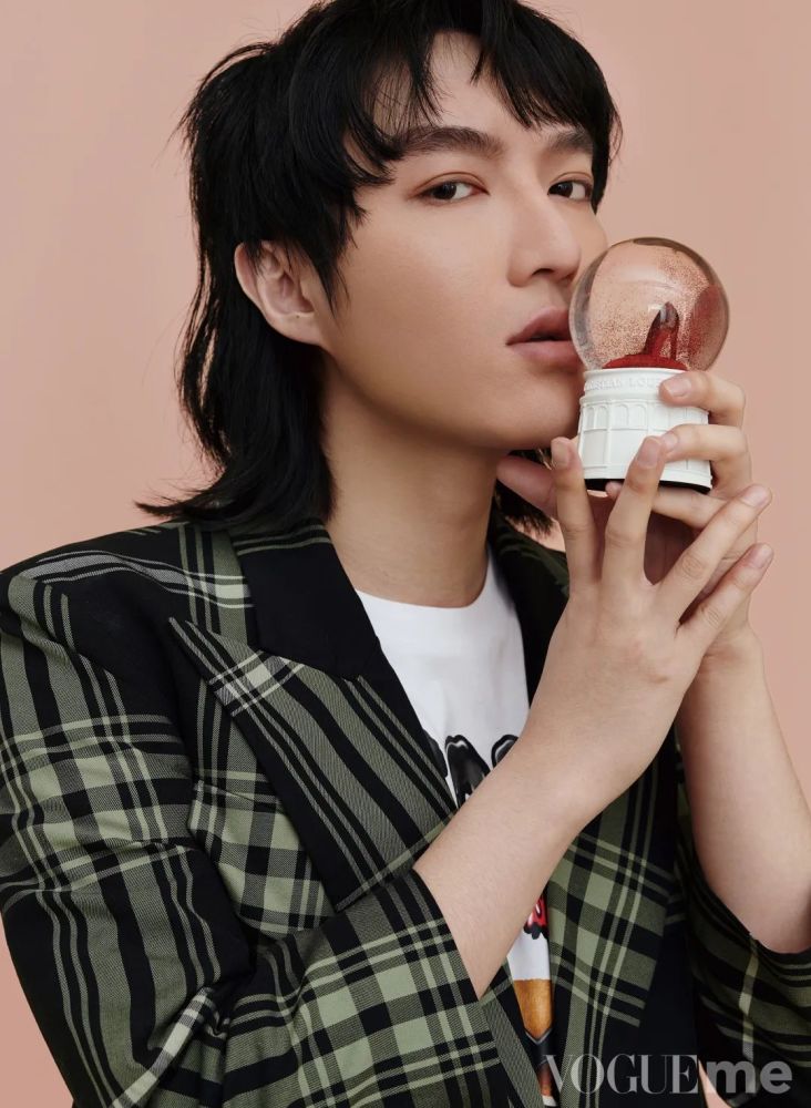 现在请接收肖骁傅首尔金靖大王的快乐正能量