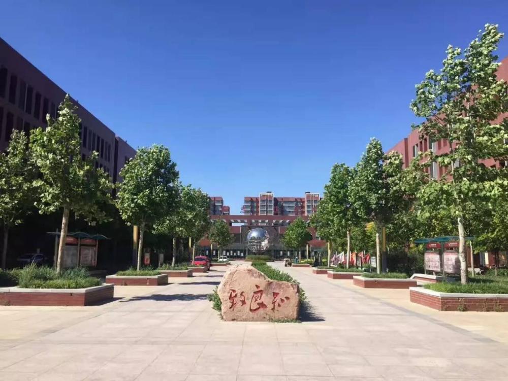 这4所中学升学率极高,学生被称为清北"专业户",考上名校预定
