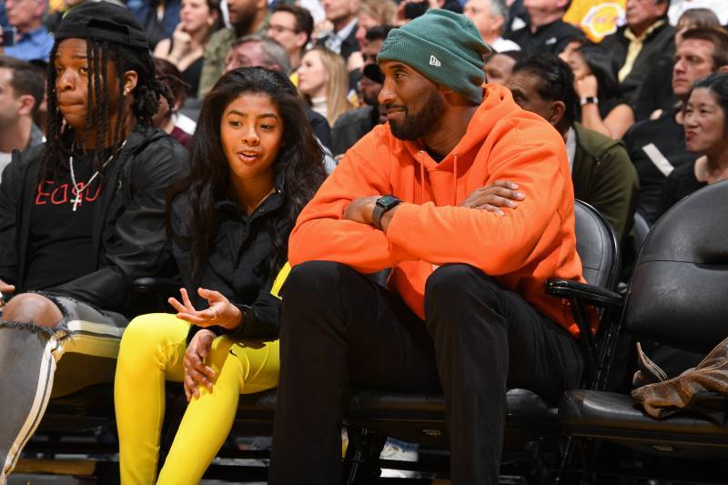 吉安娜和科比一起观看比赛