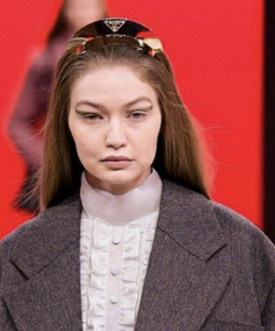 维密天使gigi近照流出,才25岁就脸部松垮,都是为情所伤吗