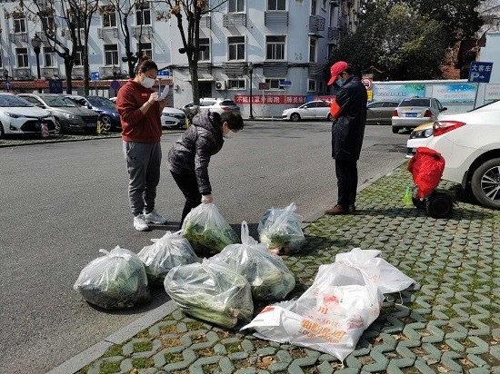 武漢疫區90後志願者忙得暴瘦8斤除夕夜想出門送人被媽媽攔下