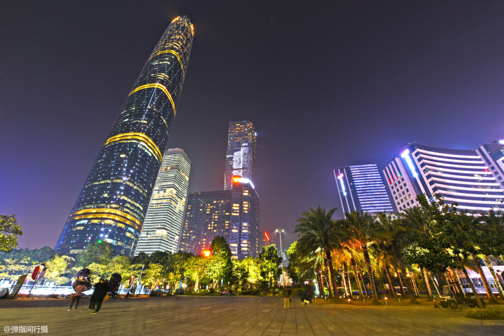 广州网红广场展示全城最高颜值号称羊城客厅