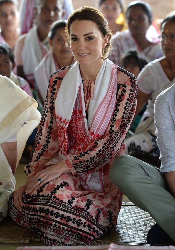 凯特完美地与当地民众进行交谈,更突显大国风采,相信在印度的第一夫人