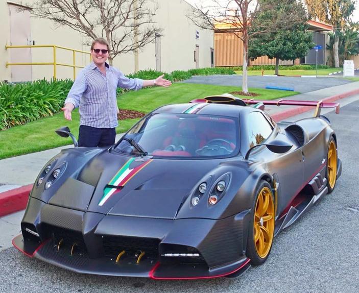 全球限量5台首位车主华裔富商mike露脸驾车车尾不挂正经牌照