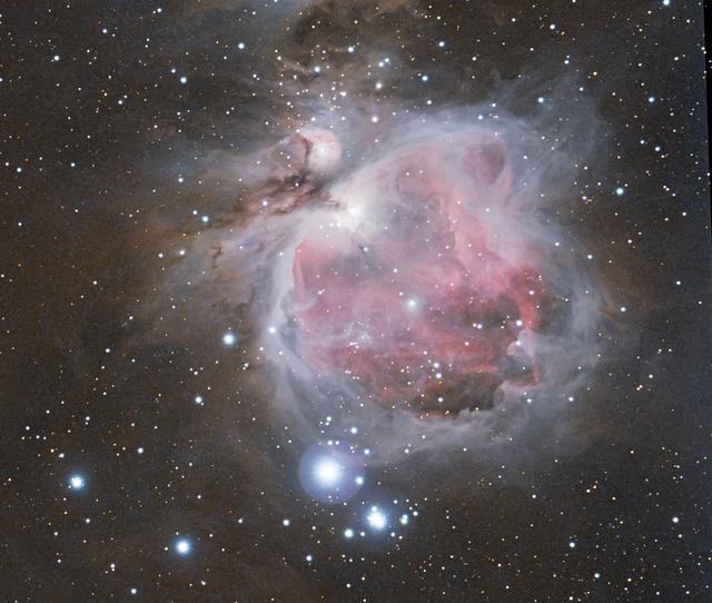 真能美到窒息如果有一个星云能这么美那就是猎户座大星云