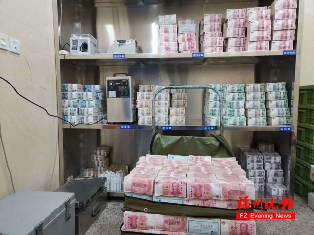 对不同时段回笼的现金,金库会进行分区域保管,并贴上时间标识,确保