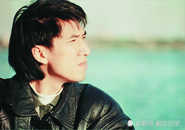 诗人阿橹是有必要介绍一下的.