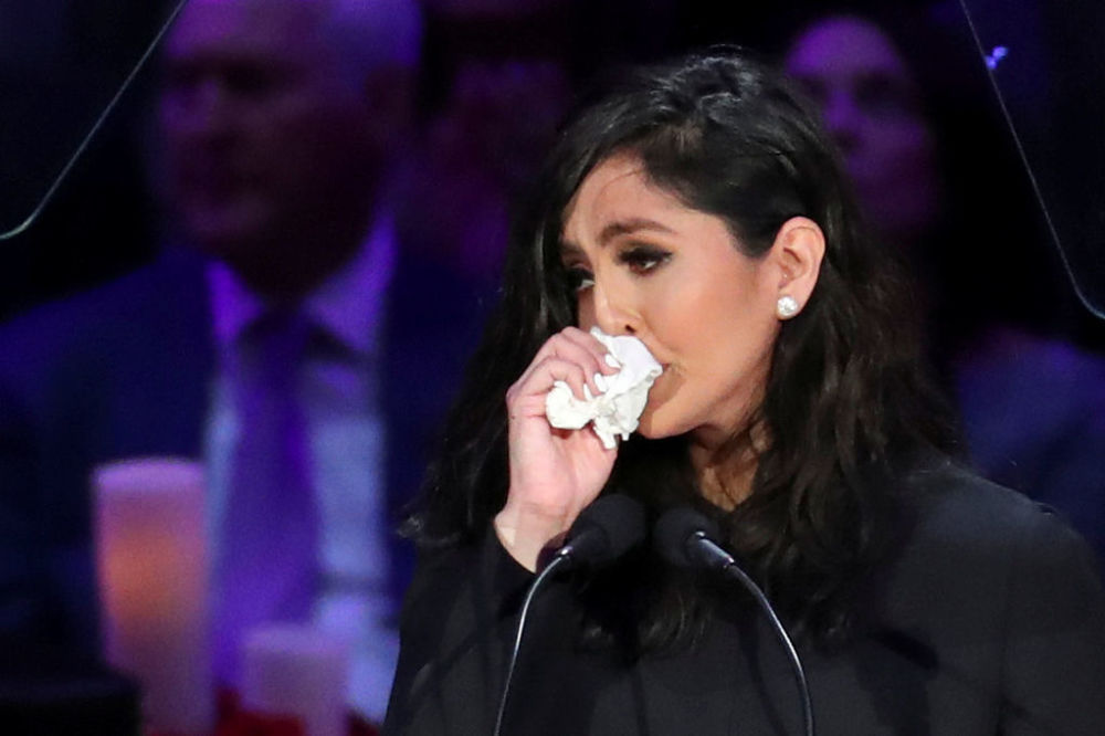 科比追悼会上瓦妮莎首次露面乔丹演讲全程流泪哭成泪人