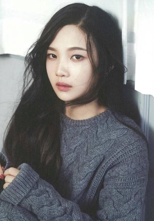 24岁朴秀荣太可爱了黑长直齐刘海配粉色外套少女的感觉有没有