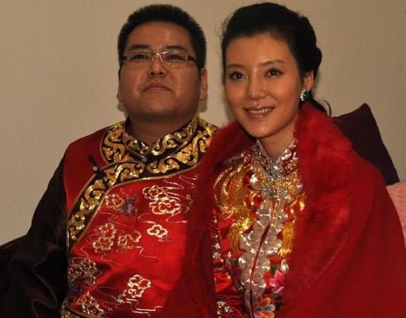 李兆会,1981年生于山西闻喜,而父亲李海仓于1987年便创办了海鑫钢铁