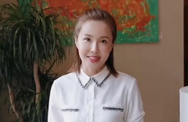 总而言之,念寒认为杨雅淇是一名非常优秀的女主持人,不能因为自己的喜