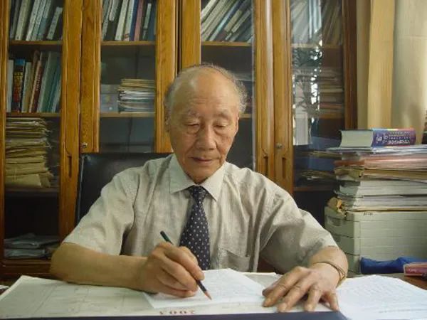 《五秩共赢双星璨——濮祖荫教授访谈录》,中国科技史杂志2.