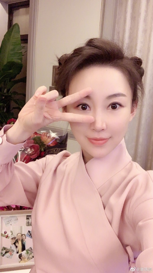 九球天后迎来38岁生日潘晓婷秀新发型甜美可人粉色上衣太美了