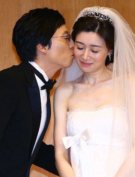 刘在石为疫情捐款1亿韩元帮助新冠肺炎患者一儿一女生活美满