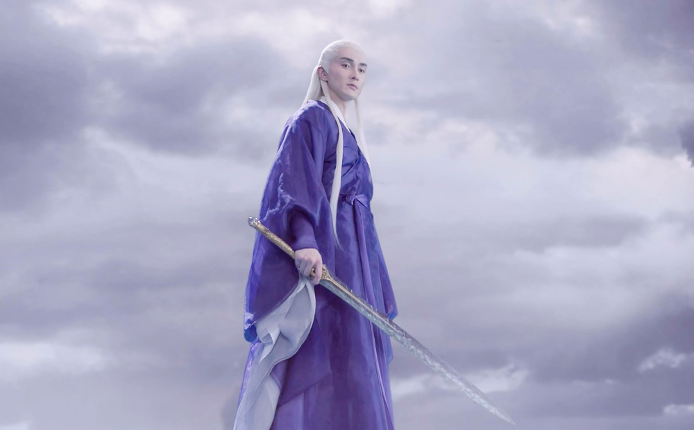 《三生三世枕上书》中的神剑之祖苍何,拥有着如皓石一般的晶莹截面,在