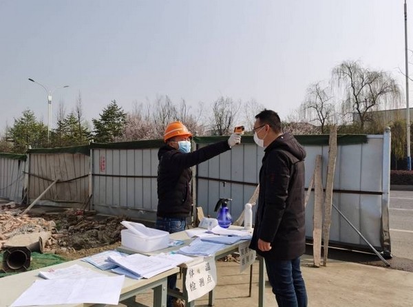 "过年期间基本上都在工地巡查,准备复工方案.